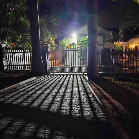 7 On Cecilia - Private Studio Apartment With Solar Power Ballito Exterior foto